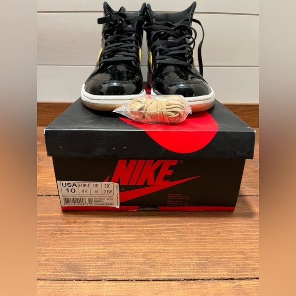 Men’s Nike Air Jordan Retro 1 2013 Black Metallic Gold 555088-019 Shoe NWB 10 main image 8